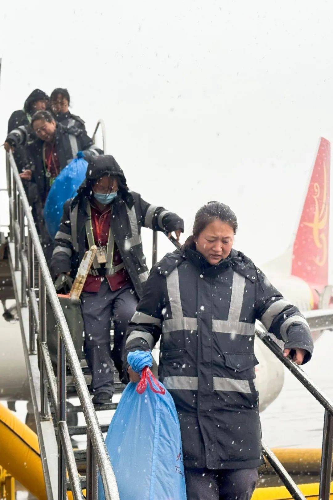 天都在“赶飞机”的客舱“美容师”凯发k8网站新海航榜样力量丨每